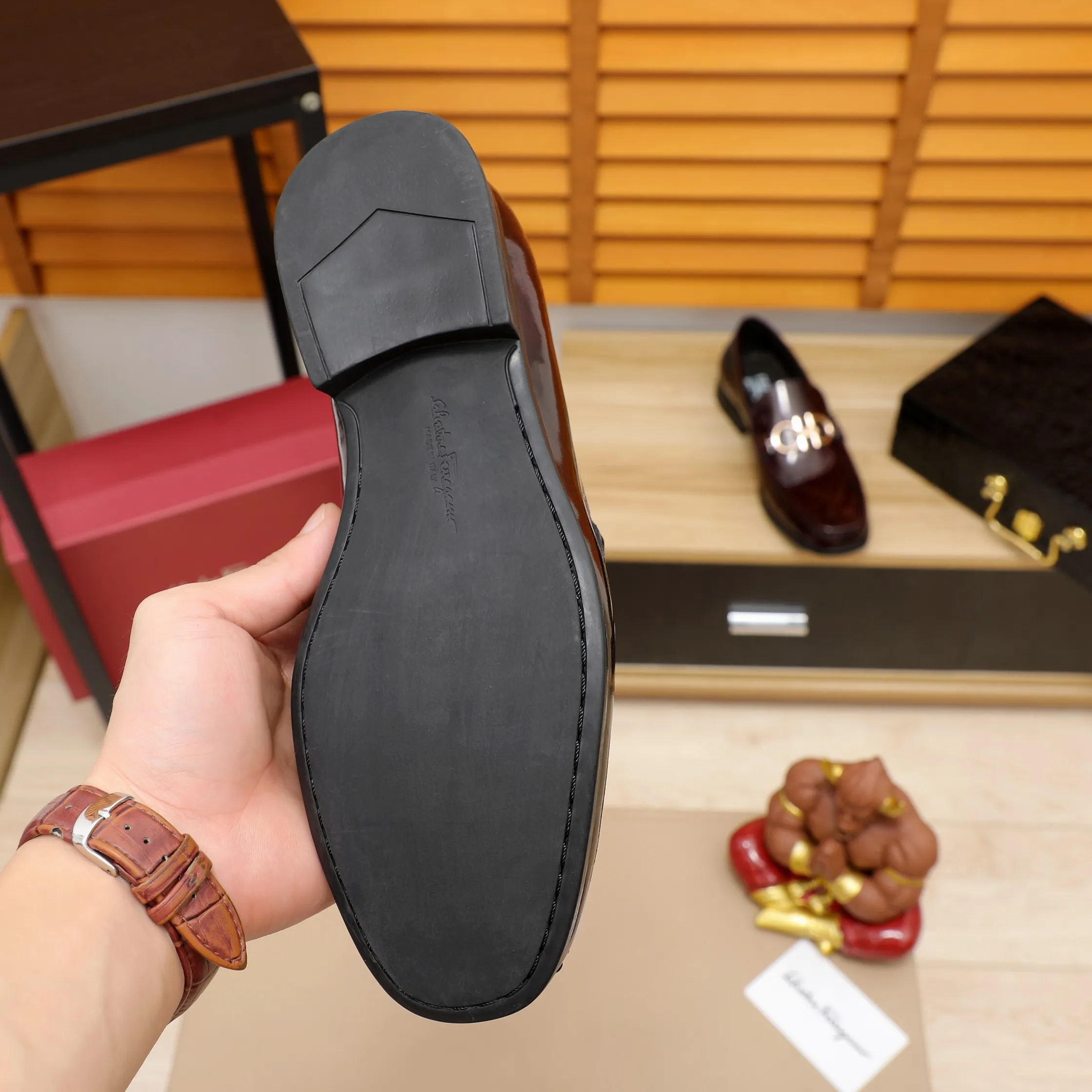 Men's shoes 💰540 🕷🕷🐂【Ferragamo】Ferragamo Popular fashionable casual shoes🇨🇳Official website counter 1:1 production, original mold opening💯Good quality visible, imported high-end first-layer open-edge beaded cowhide, water-dyed🐂leather lining🌿very clear texture, high-quality waterproof, non-slip and wear-resistant outsole🎋high quality and low price, truly handmade🍓black, burgundy, 2 colors optional! Code number 38-45……
